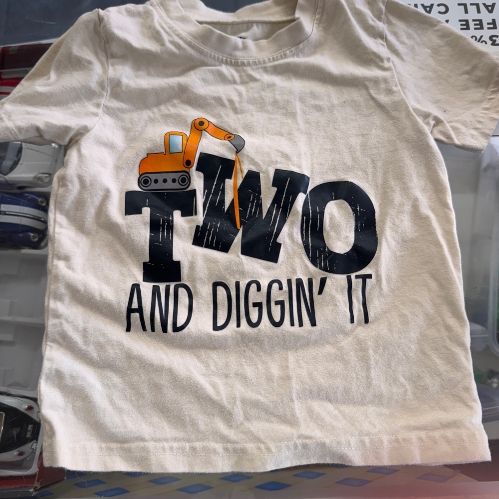 2T Two and Diggin’ It Birthday Shirt (EUC)